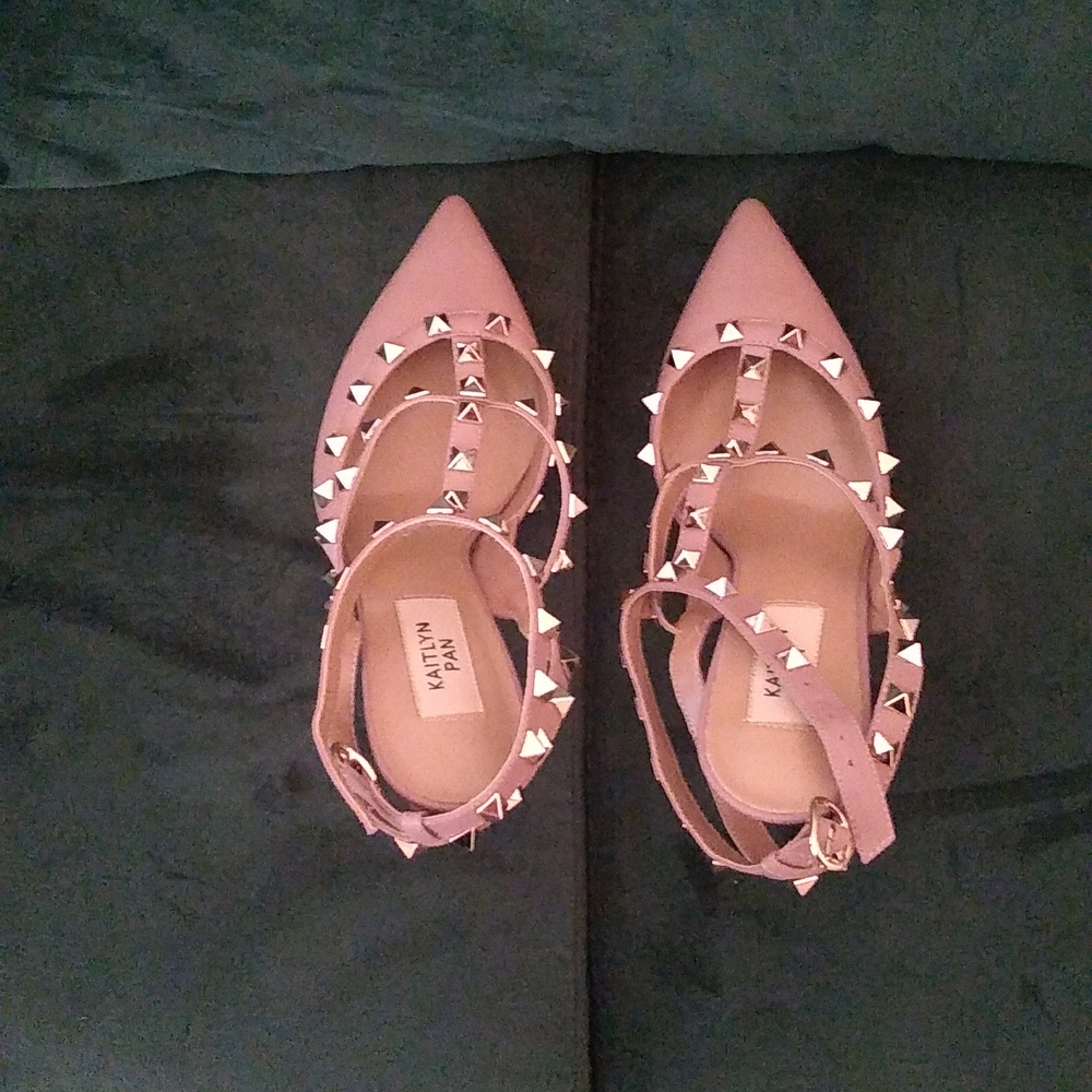 Kaitlyn Pan size 7 Tan high heel studs dress shoes